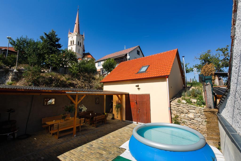 Nad Vinnym Sklipkem Зноймо Экстерьер фото